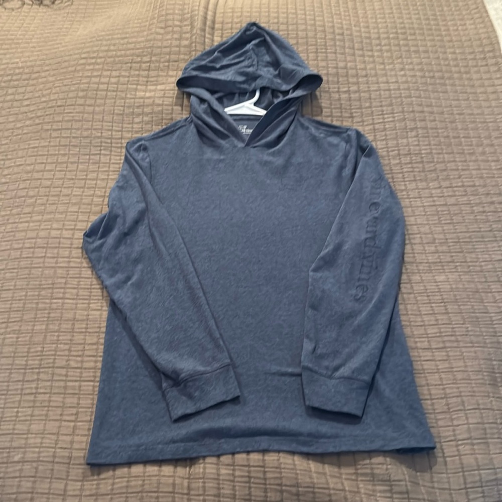 Vineyard Vines Boys Edgarton long sleeved hooded shirt.